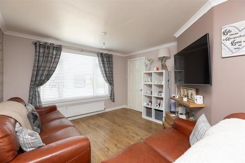 14 Hall Crescent, Burrelton, Blairgowrie, PH13 9NR