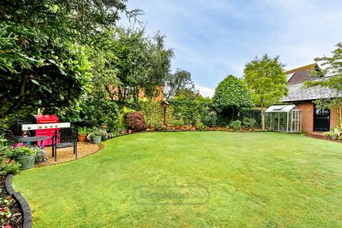 5 bedroom detached house for sale - Campania Close, Middleton, Milton Keynes, MK10