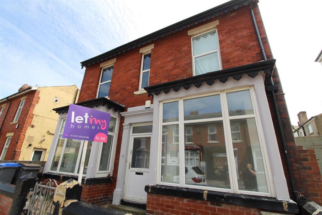 Handley Road, Blackpool 2 bed ground floor flat £525 pcm (£121 pw)