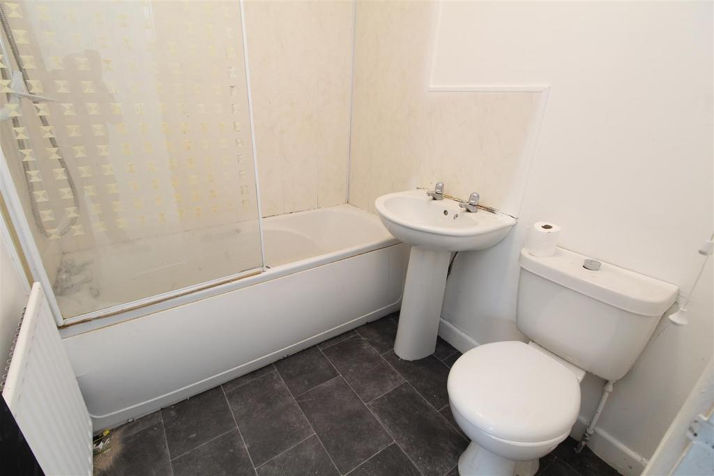 Handley Road, Blackpool 2 bed ground floor flat £525 pcm (£121 pw)