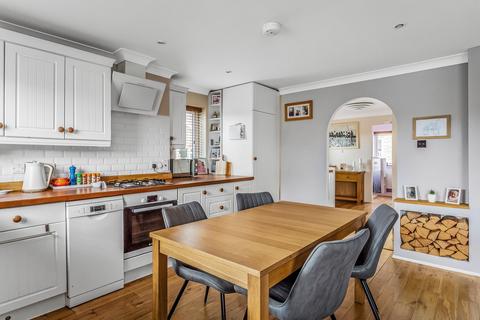 11 Doggetts Close, Edenbridge, TN8 5RL