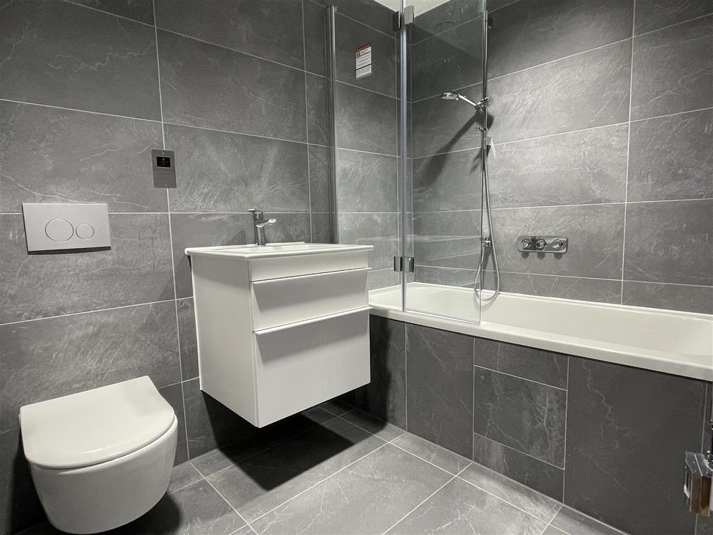 Bathroom/WC: