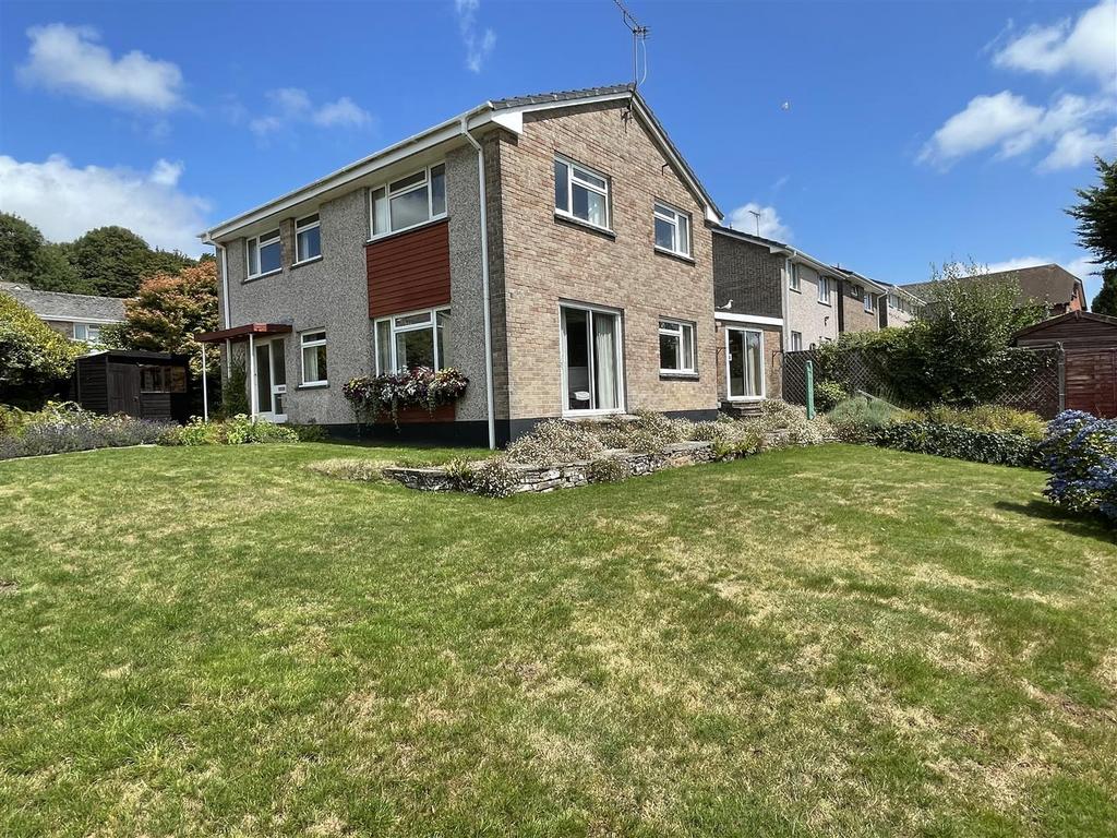 Pennor Drive, St. Austell 4 bed detached house £325,000