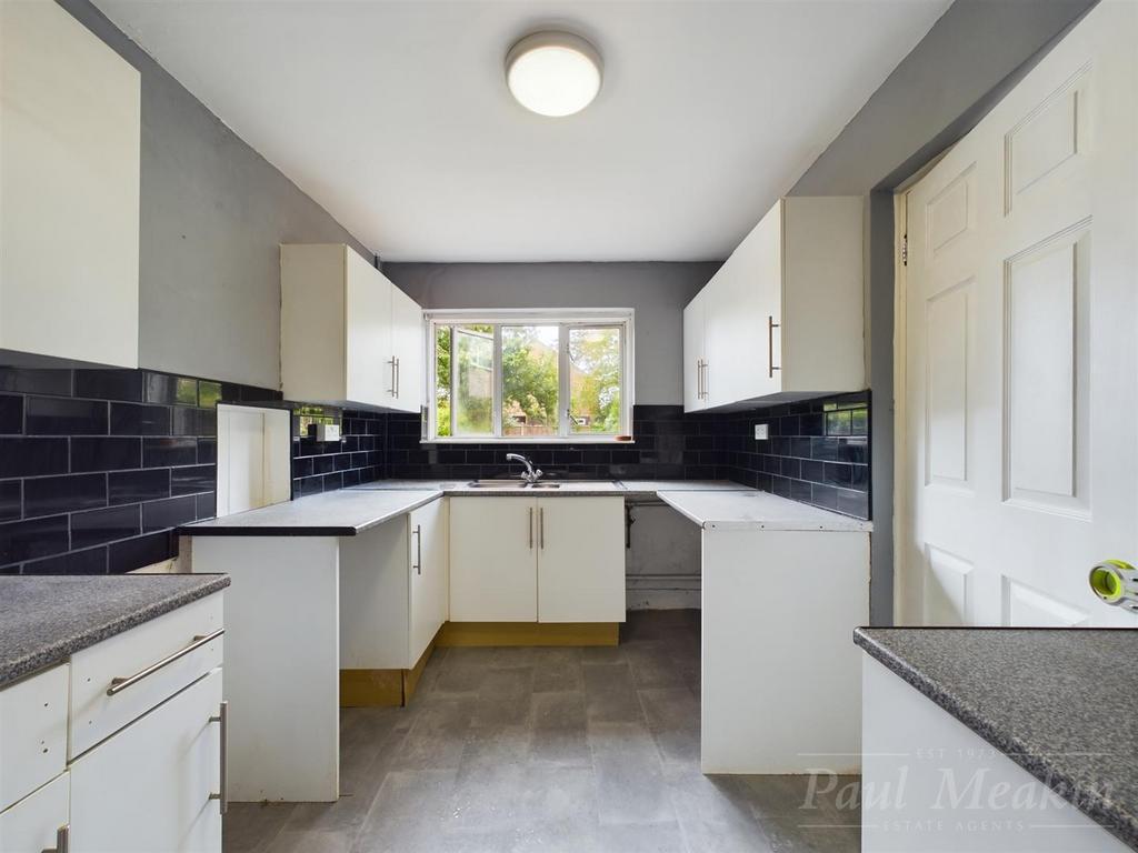 Homestead Way, New Addington, Croydon 3 bed semidetached house for