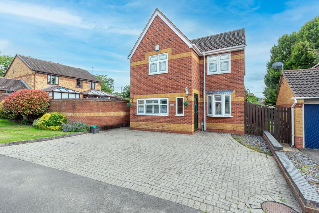 Richardson Drive, Stourbridge 3 bed detached house £340,000
