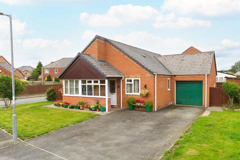 3 bedroom bungalow for sale - Vyrnwy Crescent, SY22 6NG