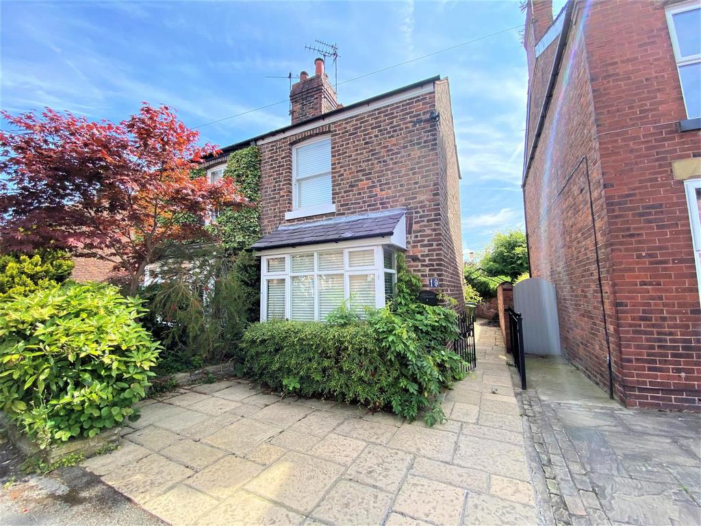 Alma Lane, WILMSLOW 2 bed semidetached house for sale £445,000