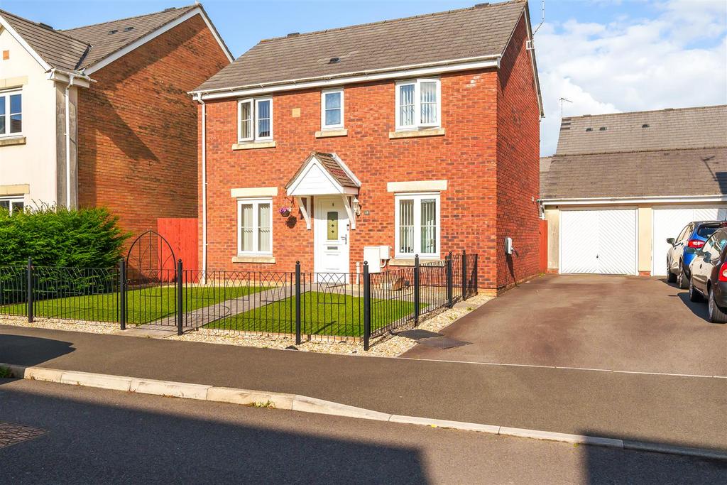 Village Drive, Gorseinon, Swansea 3 bed detached house for sale £270,000