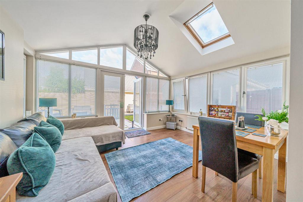 Village Drive, Gorseinon, Swansea 3 bed detached house for sale £270,000