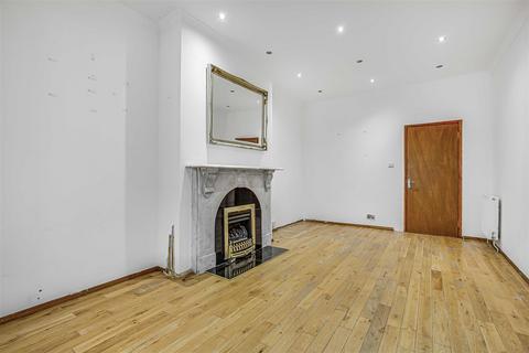 2 bedroom flat to rent, Alexandra Road, London