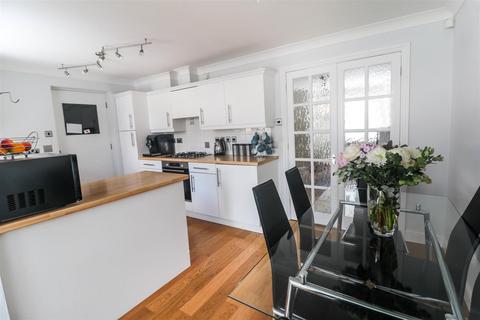 40 Albert Gardens, Church Langley, Harlow, CM17 9QF