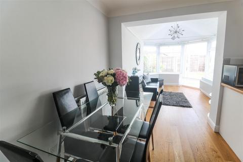 40 Albert Gardens, Church Langley, Harlow, CM17 9QF