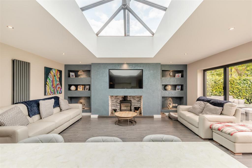 Oak Tree Lane, Mansfield 4 bed detached house £379,995