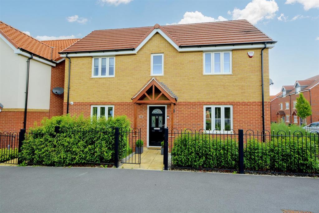 Field Farm Way, Stapleford, Nottingham 3 bed detached house £335,000