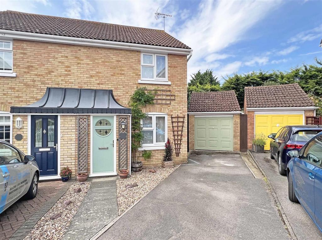 Ellen Way, White Court, Braintree 2 bed semidetached house £325,000