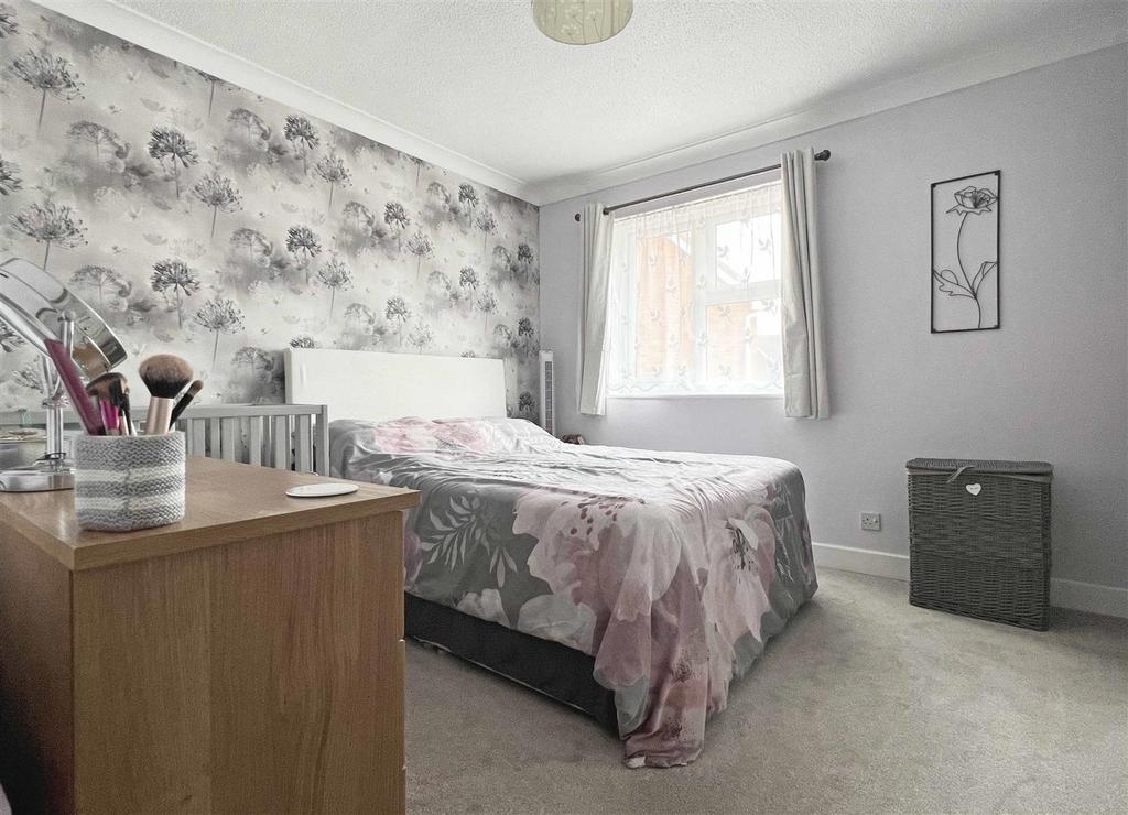 Bed 1.jpg