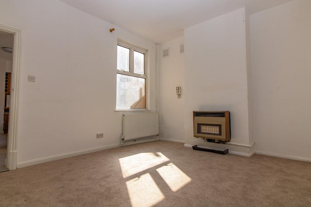 Tudor Road, Leicester, LE3 4 bed terraced house for sale £185,000
