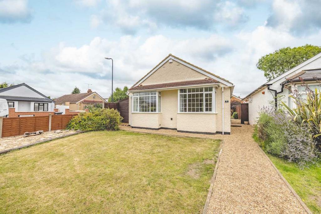 Royston Way, Burnham SL1 3 bed detached bungalow for sale £550,000