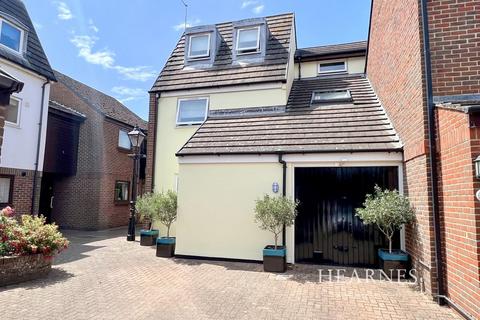 4 bedroom semi-detached house for sale, Poplar Close, Poole, BH15