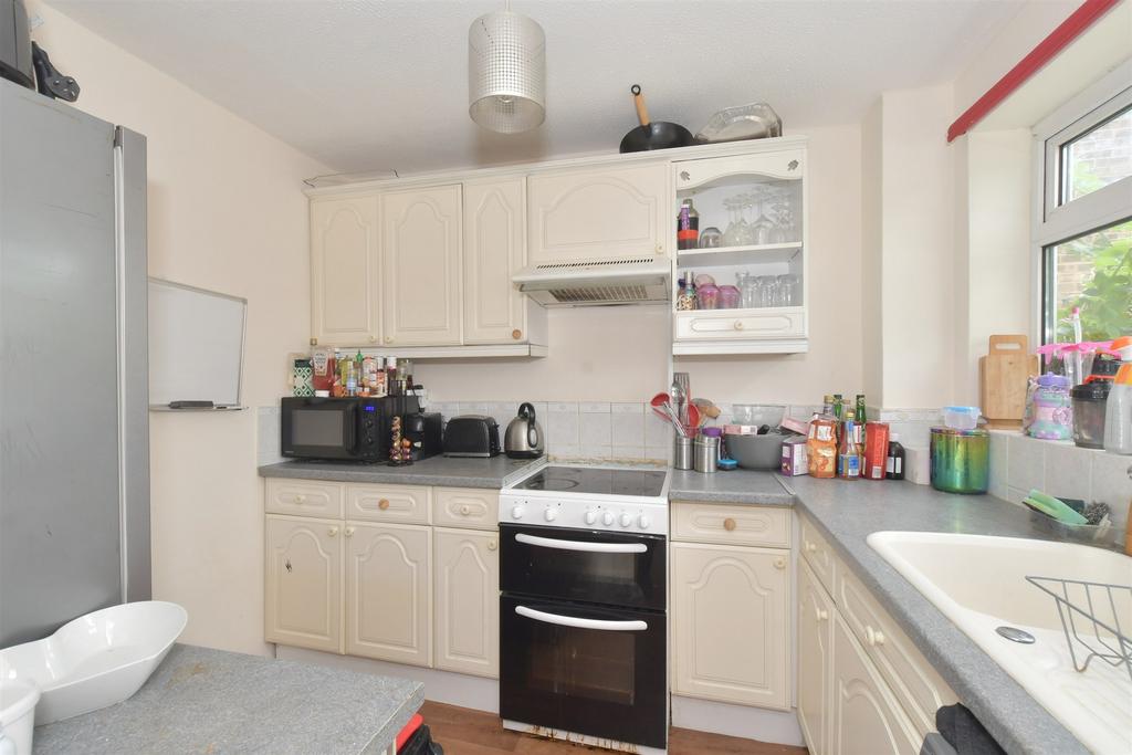 The Winter Knoll, Littlehampton, West Sussex 3 bed semidetached house for sale £300,000
