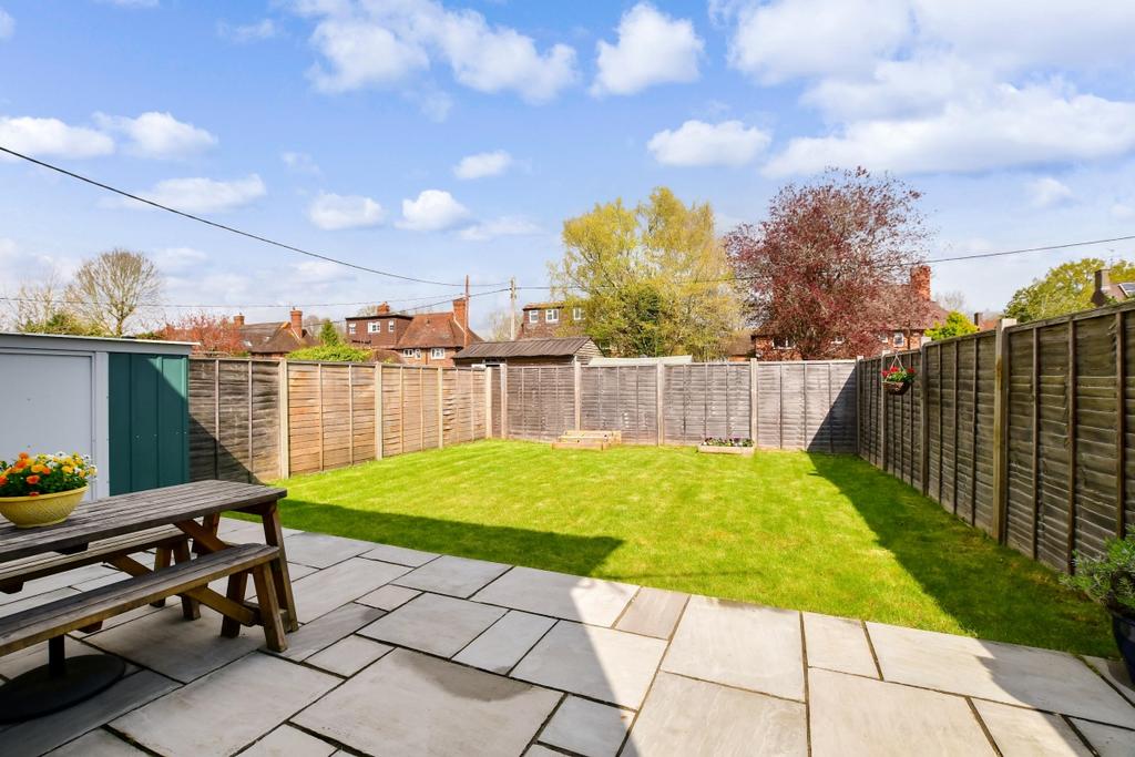 Elmbridge Road Cranleigh GU6 2 bed cottage to rent £1,500 pcm (£346 pw)