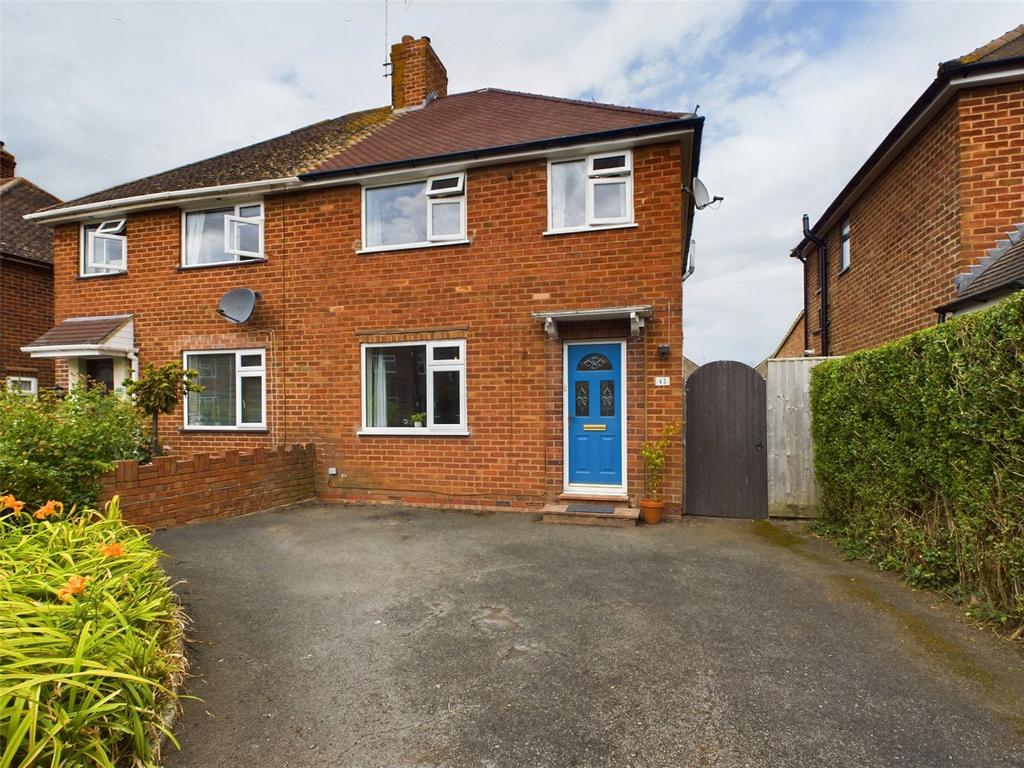 Holtham Avenue, Churchdown, Gloucester, GL3 3 bed semidetached house
