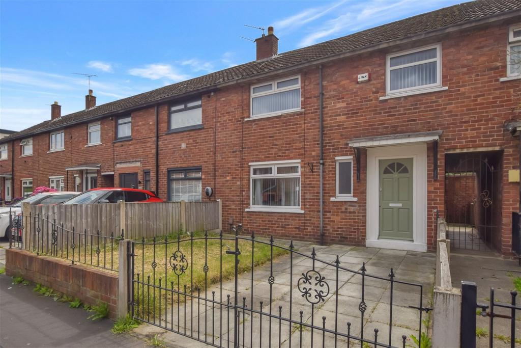 Avondale Drive, Widnes, WA8 7XD 3 bed townhouse to rent £850 pcm (£