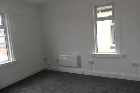 1 bedroom property to rent, Warbreck Hill Road Flat 2