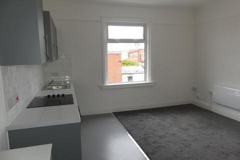 1 bedroom property to rent, Warbreck Hill Road Flat 2