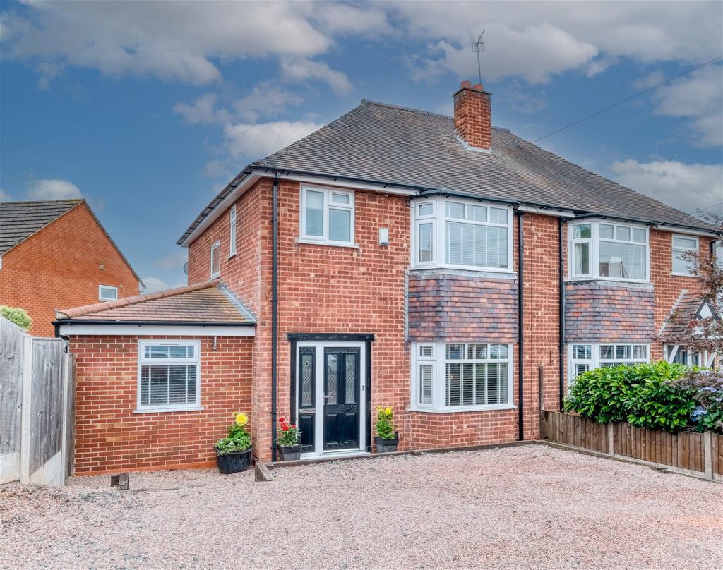 Upland Road, Norton, Bromsgrove, B61 0EE 4 bed semidetached house £
