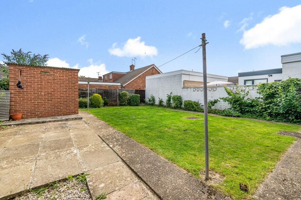 Edgehill Road, Duston, Northampton NN5 6BZ 2 bed semidetached bungalow