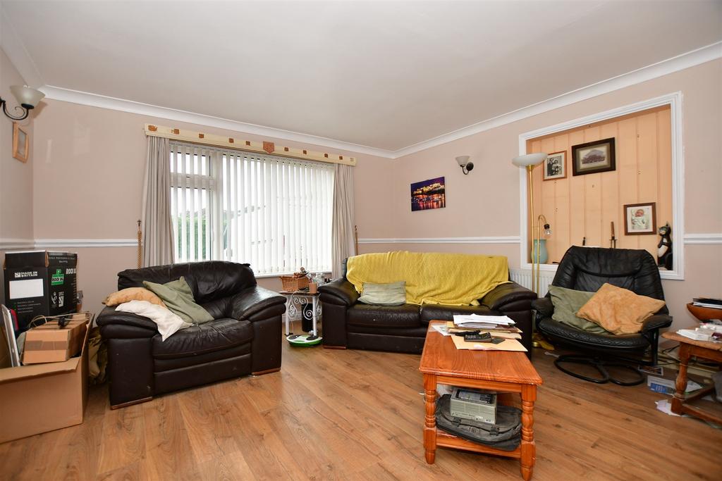 Fairview Crescent, Lake, Isle of Wight 4 bed semidetached bungalow for