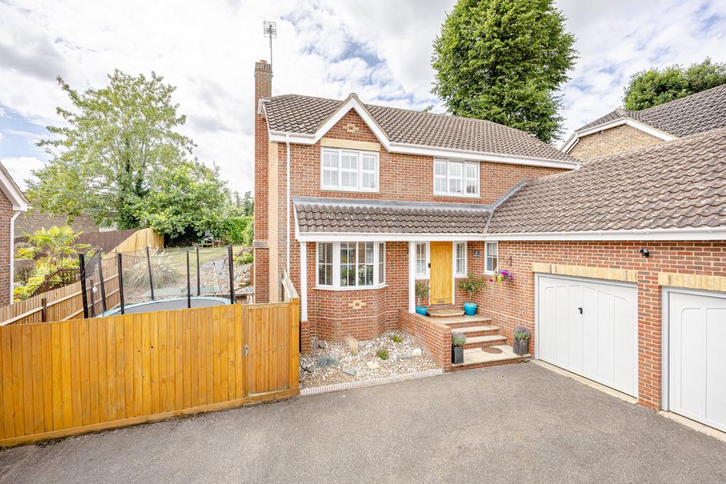 Old Bell Close, Stansted, Essex, CM24 4 bed detached house for sale £