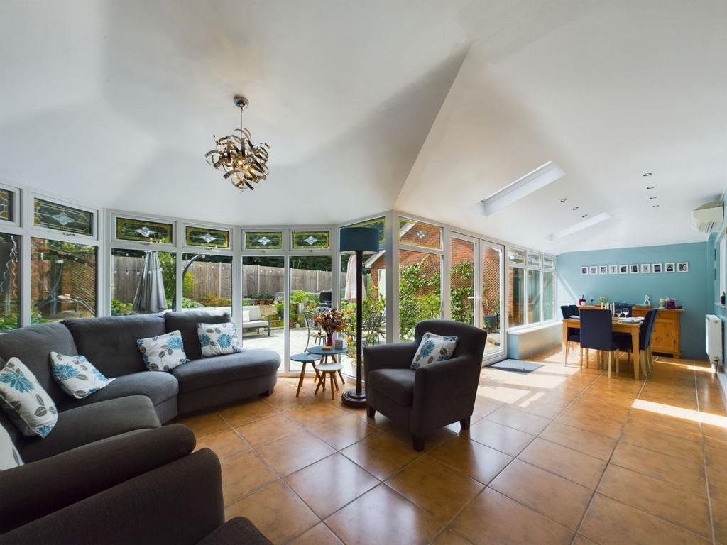 Chestnut Close, Milton Malsor, Northampton NN7 3HJ 5 bed detached house