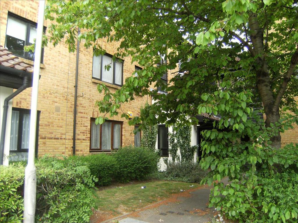 Tanglewood Way, Feltham, Middlesex, TW13 1 bed flat for sale £214,000