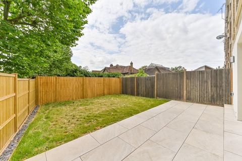 1a Holmdene Close, Beckenham, BR3 6QG