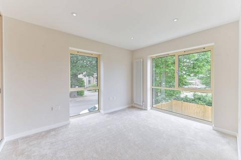 1a Holmdene Close, Beckenham, BR3 6QG