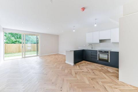 1a Holmdene Close, Beckenham, BR3 6QG