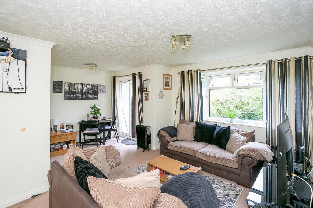 Turners Hill, Hemel Hempstead... 2 bed apartment £230,000
