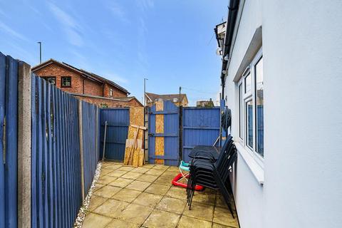 2 bedroom end of terrace house for sale, Sunbury-On-Thames,  Surrey,  TW16