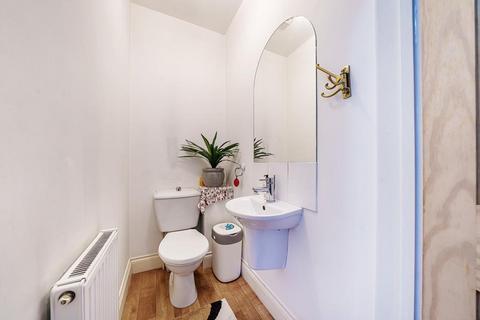 3, Tique Court Windmill Road, Sunbury-on-thames, TW16 7HX