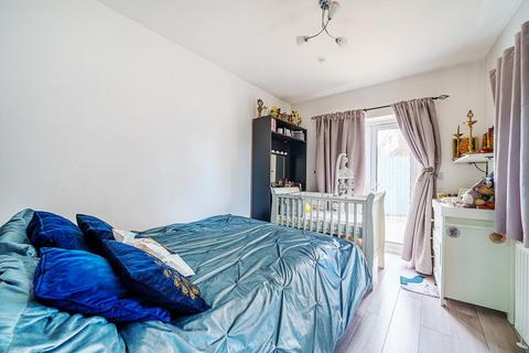 3, Tique Court Windmill Road, Sunbury-on-thames, TW16 7HX
