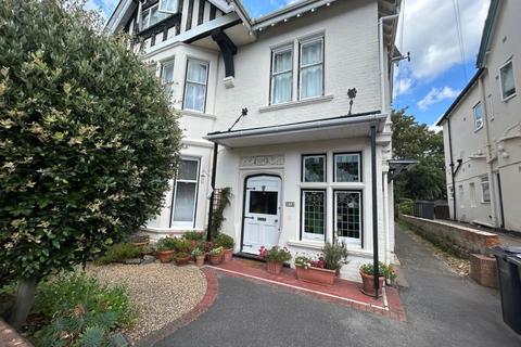 Flat B, 16 Glen Road, Bournemouth, BH5 1HR
