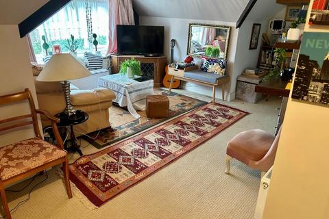 Flat B, 16 Glen Road, Bournemouth, BH5 1HR