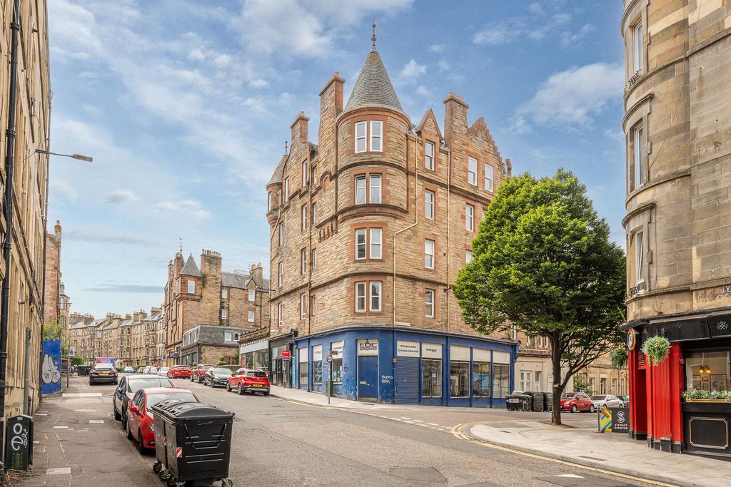 32 (3F3) Yeaman Place, Polwarth, Edinburgh, EH11 1BT 2 bed flat for