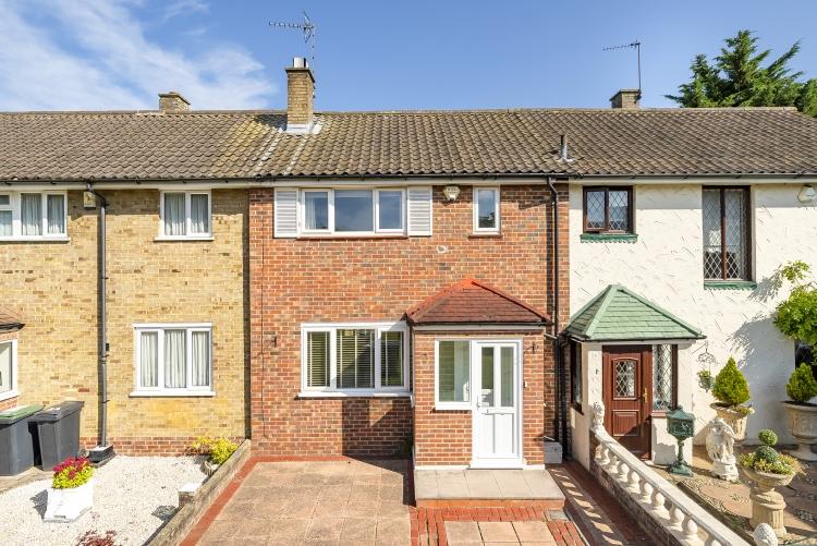 Winn Road London SE12 2 bed house £1,750 pcm (£404 pw)