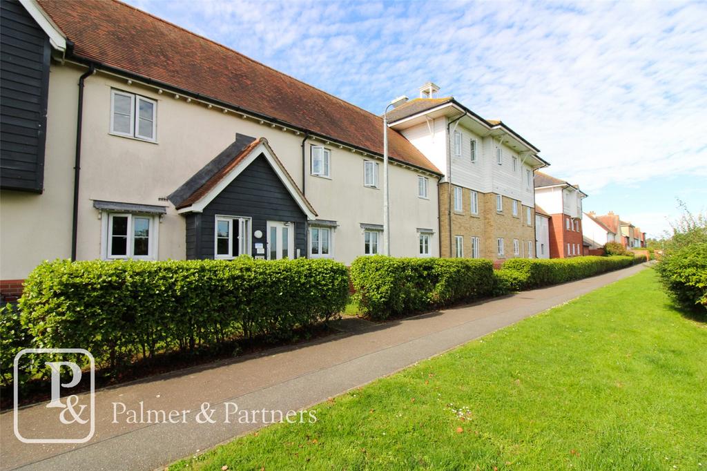 Iona Walk, Rowhedge, Colchester, Essex, CO5 2 bed apartment for sale £170,000