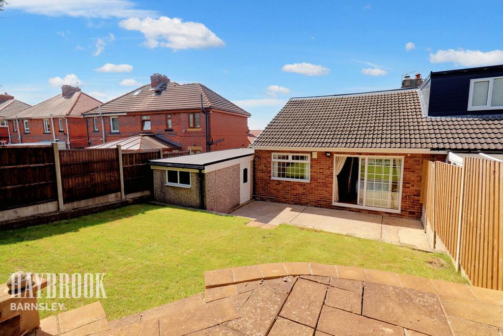 Kingsway, Mapplewell 3 bed semidetached house for sale £220,000