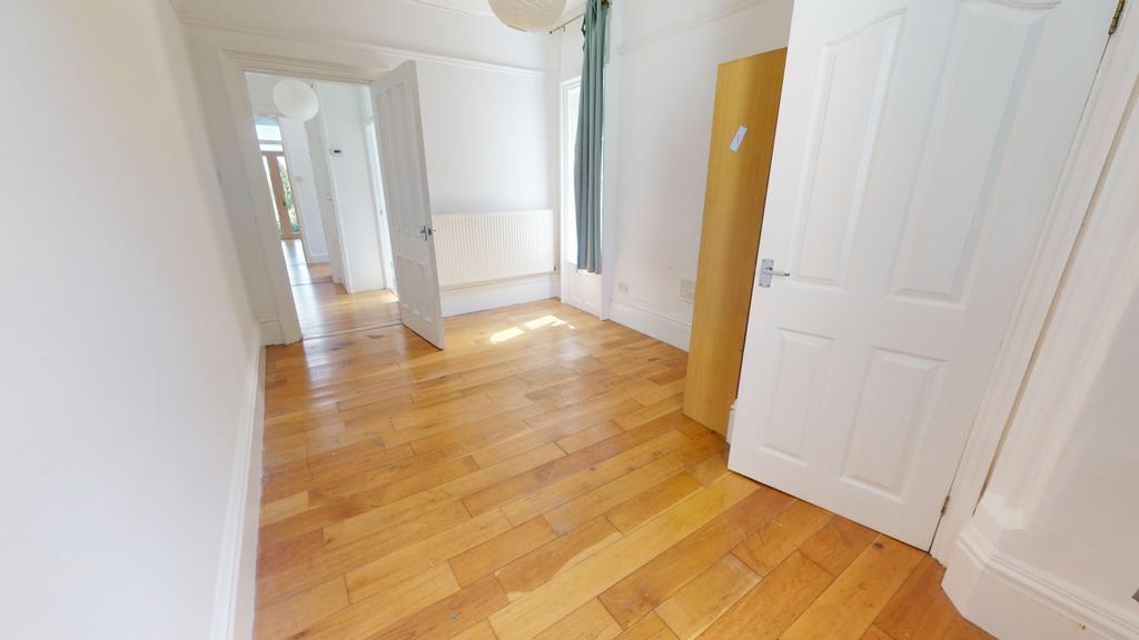 19 Lenton Rd bedroom