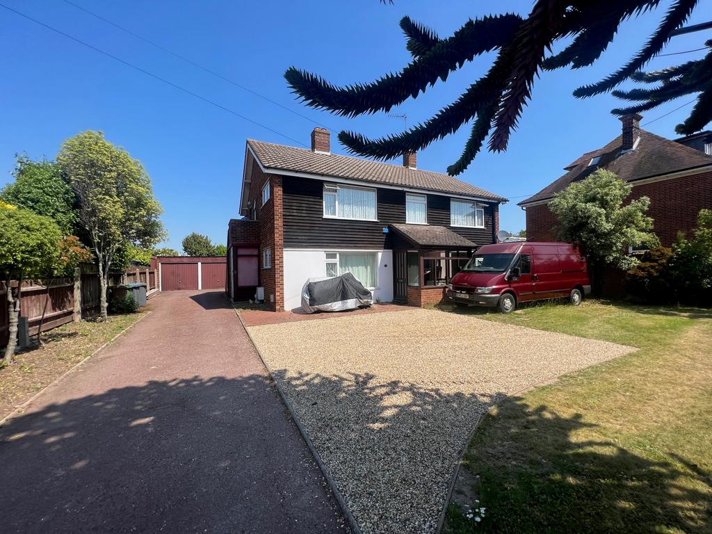 High Road East, Felixstowe 2 bed flat £1,000 pcm (£231 pw)